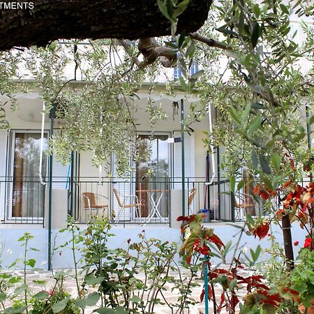 Rentoulia Apartments พูลิธรา ภายนอก รูปภาพ